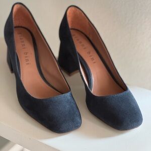 Gianni bini navy suede block heel in size 8. Only worn once. Too big for me